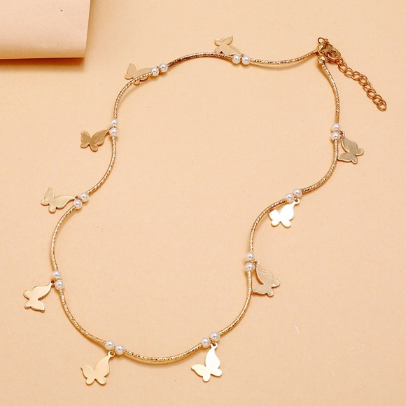 Simple and Sweet Butterfly Neckace - Picture 4 of 7